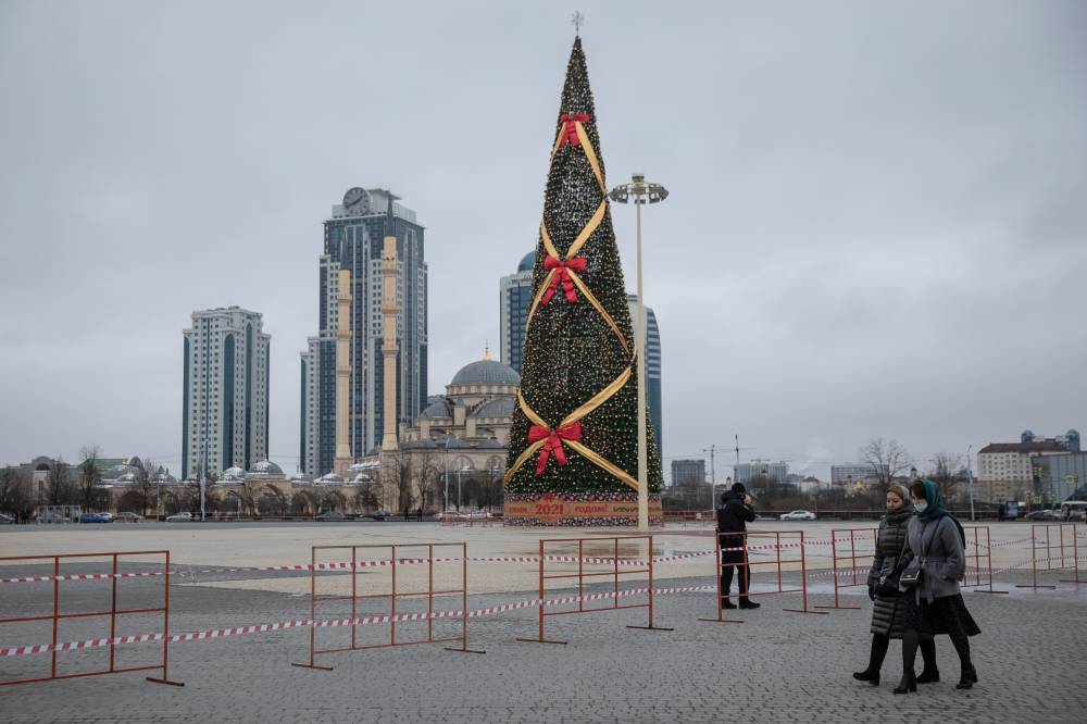 Новогодние елки в Грозном и Махачкале вошли в топ самых высоких в России