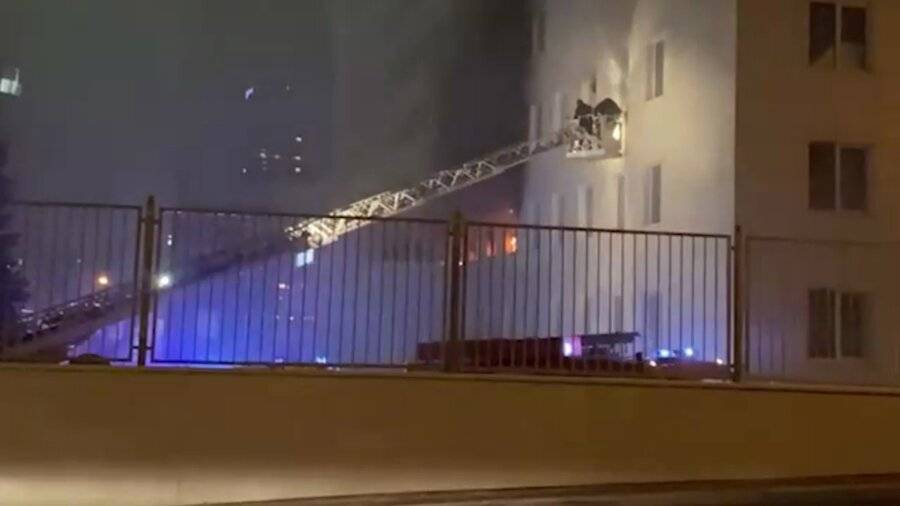 Порядка 20 человек спасли при пожаре в здании онкоцентра в Москве