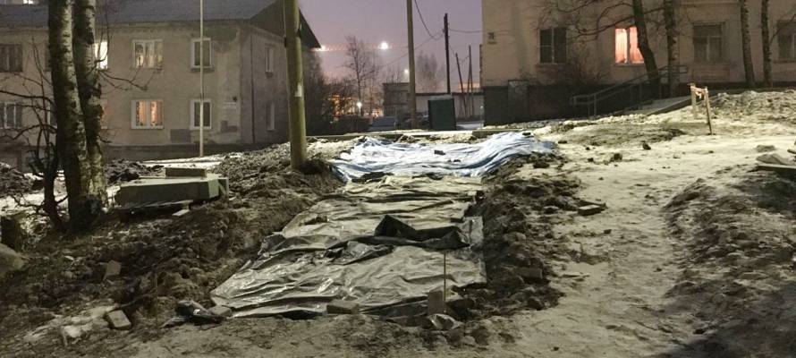 В Петрозаводске строители бросили неблагоустроенную дорожку со штырями (ФОТО)