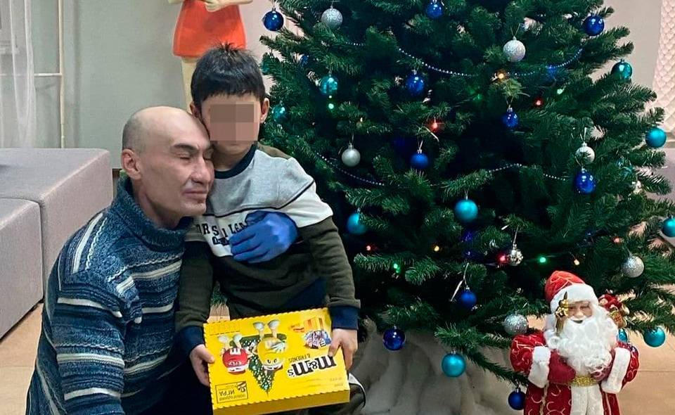 Мальчик-маугли из Подмосковья вместе с отцом улетели жить в Узбекистан