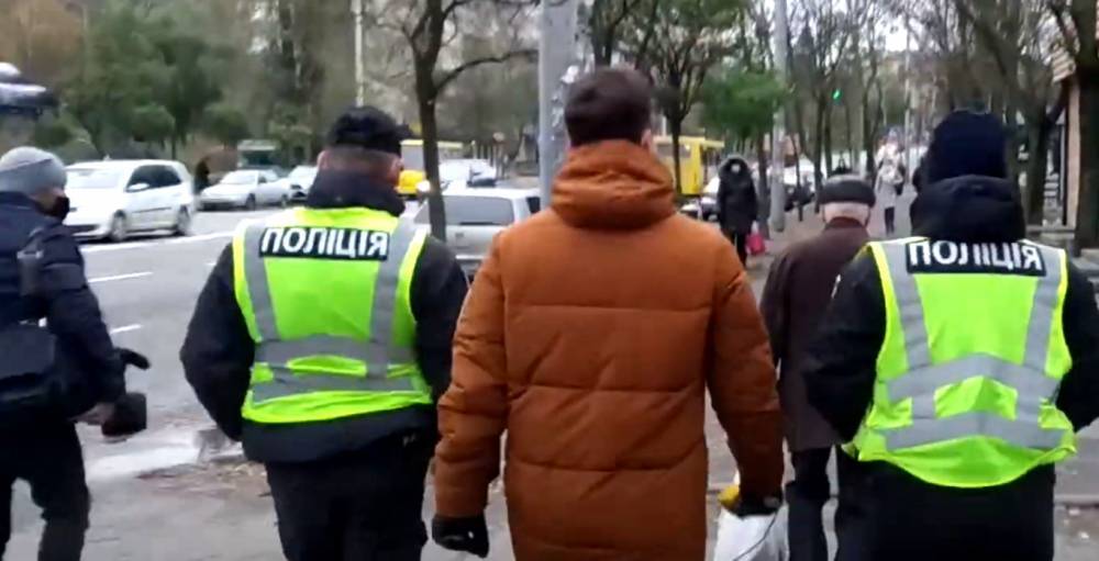 Полицейский избил подростка на улице: подробности скандала в Одессе