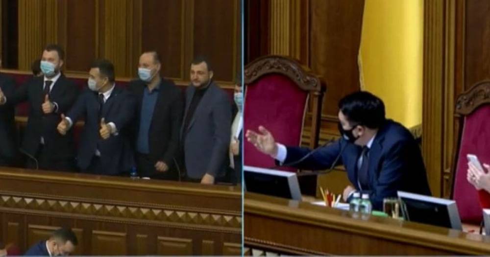 "А давайте пойдем работать": Разумков отчитал нардепов за фотосессию во время заседания Рады