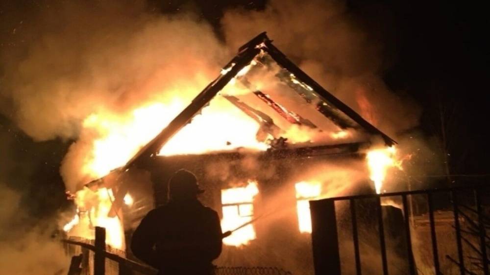 Жертвой ночного пожара в башкирском селе стал 54-летний мужчина