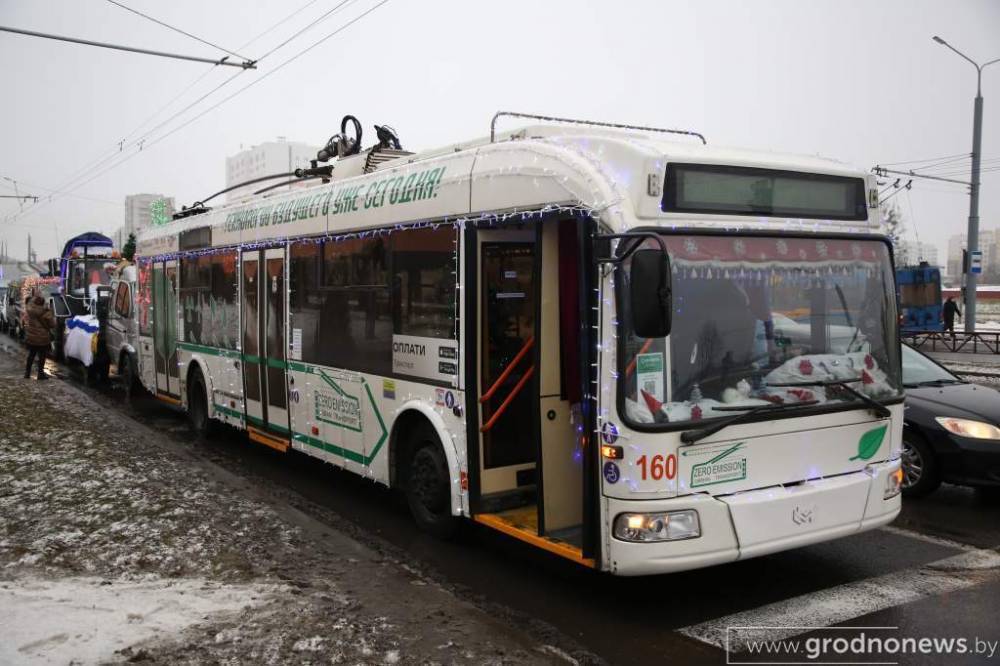 В Гродно в новогоднюю ночь дополнительные троллейбусы и автобусы будут курсировать до 5 утра