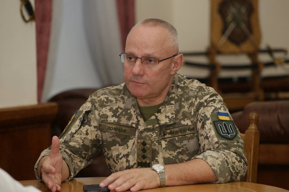 Потихоньку двигаемся вперед: главнокомандующий ВСУ Хомчак высказался о ситуации в Донбассе