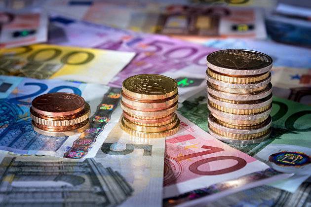 Евро торгуется к доллару у максимума с 2018 года