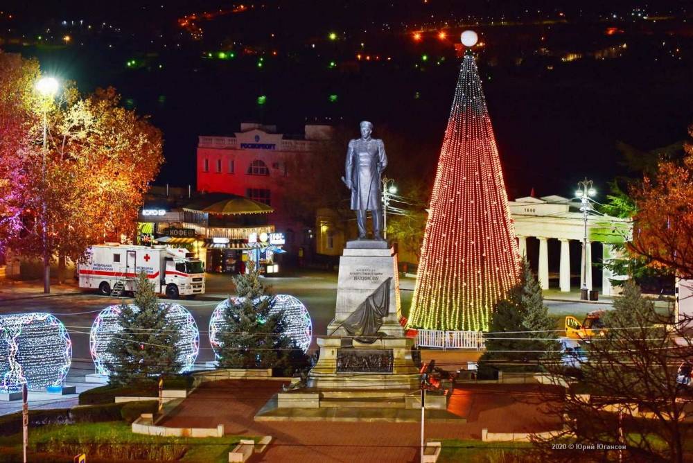Новогодняя красота в Крыму: Как украсили полуостров к праздникам