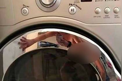 Девушка сделала фото стиральной машины на продажу и случайно попала голой в кадр