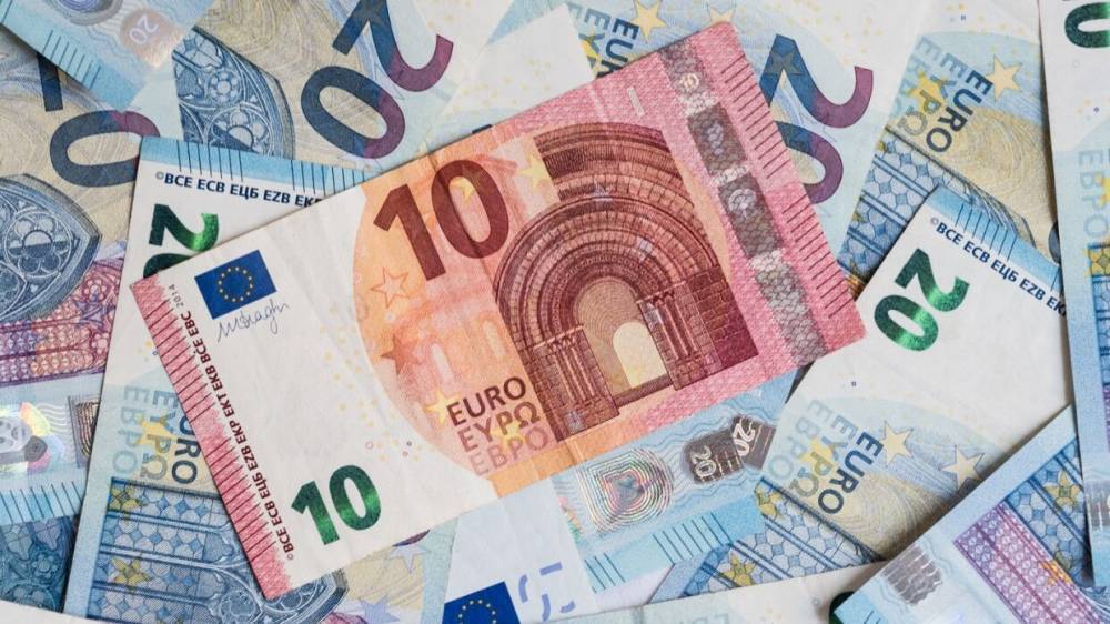 Курс евро поднялся выше 92 рублей на торгах Мосбиржи