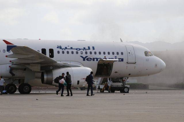 Министр информации Йемена заявил о вине хуситов в атаке на аэропорт Адена