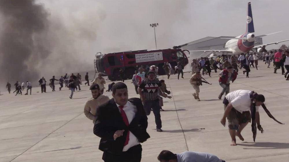 В Йемене обстреляны аэропорт и дворец президента