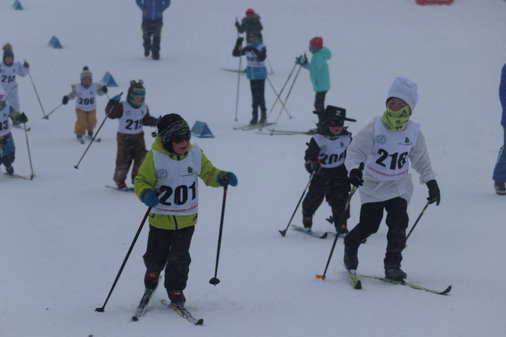 В Южно-Сахалинске провели новогоднюю лыжную гонку