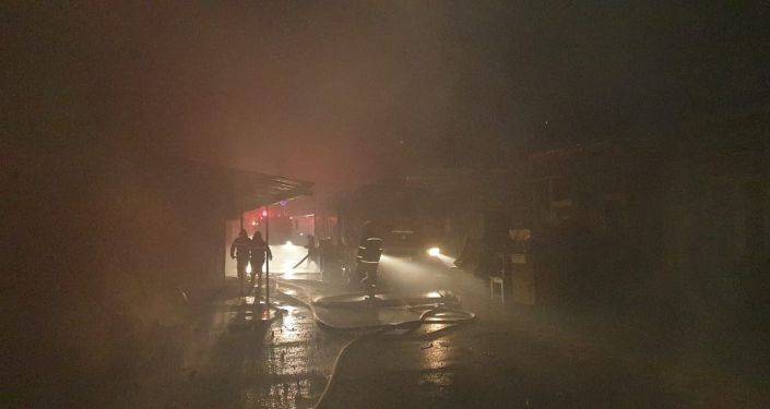 Обнародовано видео крупного пожара на вещевом рынке в Гори