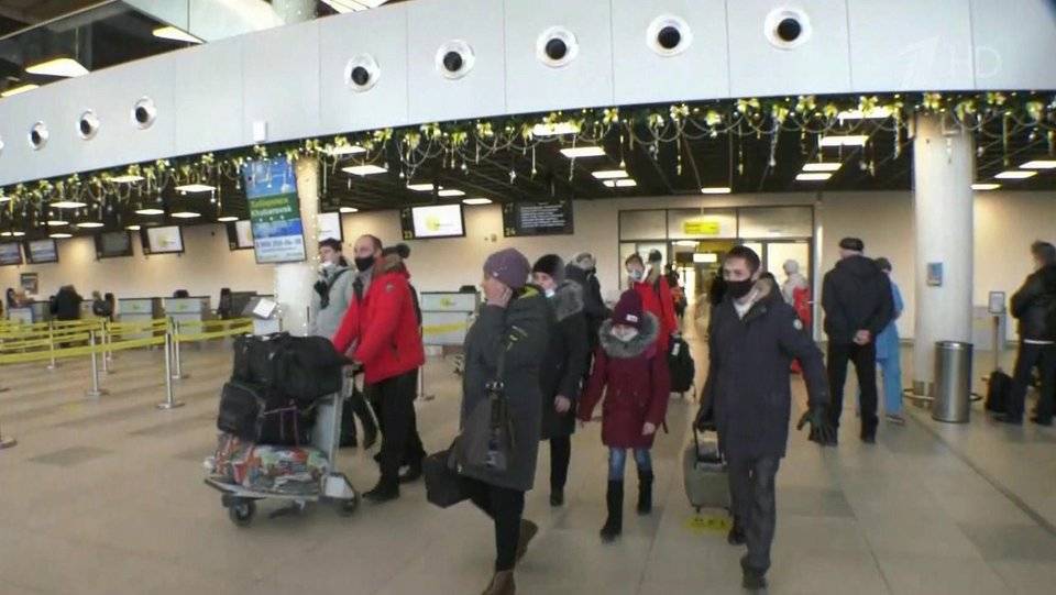 Правительство выделит пять миллиардов рублей дополнительных субсидий на авиаперевозки пассажиров на Дальний Восток