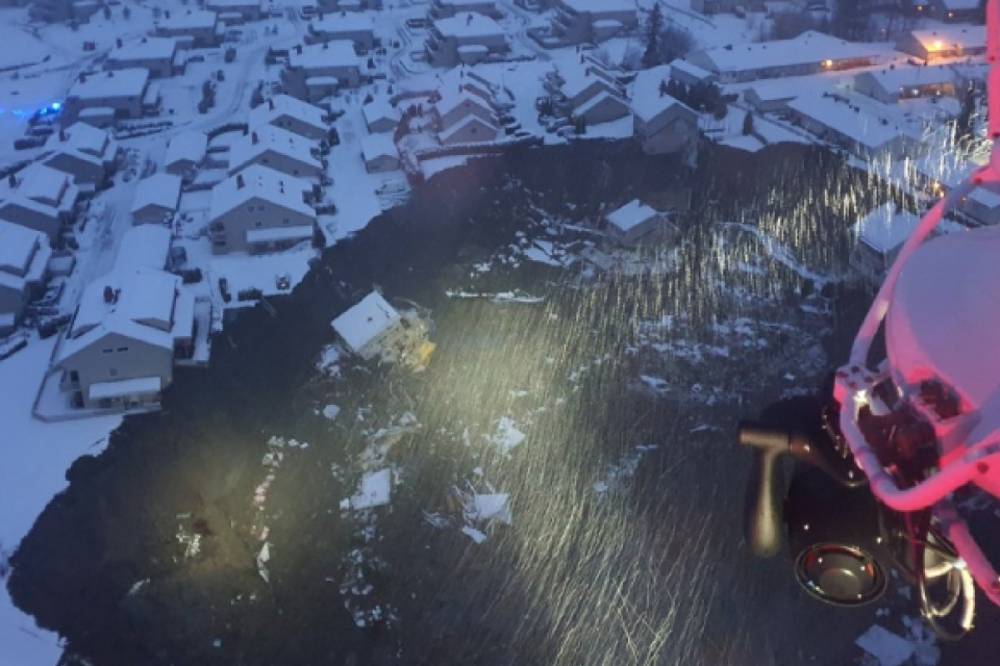 В Норвегии масштабный оползень разрушил дома, 700 человек эвакуированы (фото, видео)