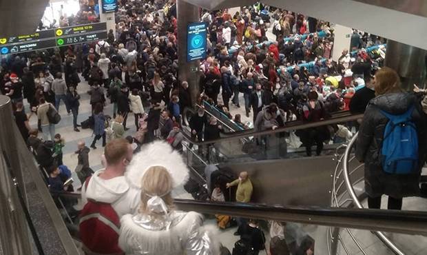 В московских аэропортах из-за ледяного дождя отменили и задержали около 150 рейсов