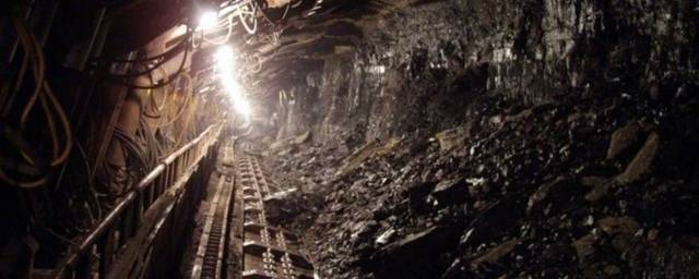 В Казахстане 4 человека погибли, один пострадал при взрывных работах в шахте