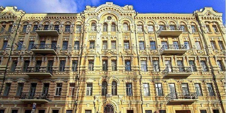 Завершат осенью 2021. В Киеве проводят реставрацию отеля Санкт-Петербург