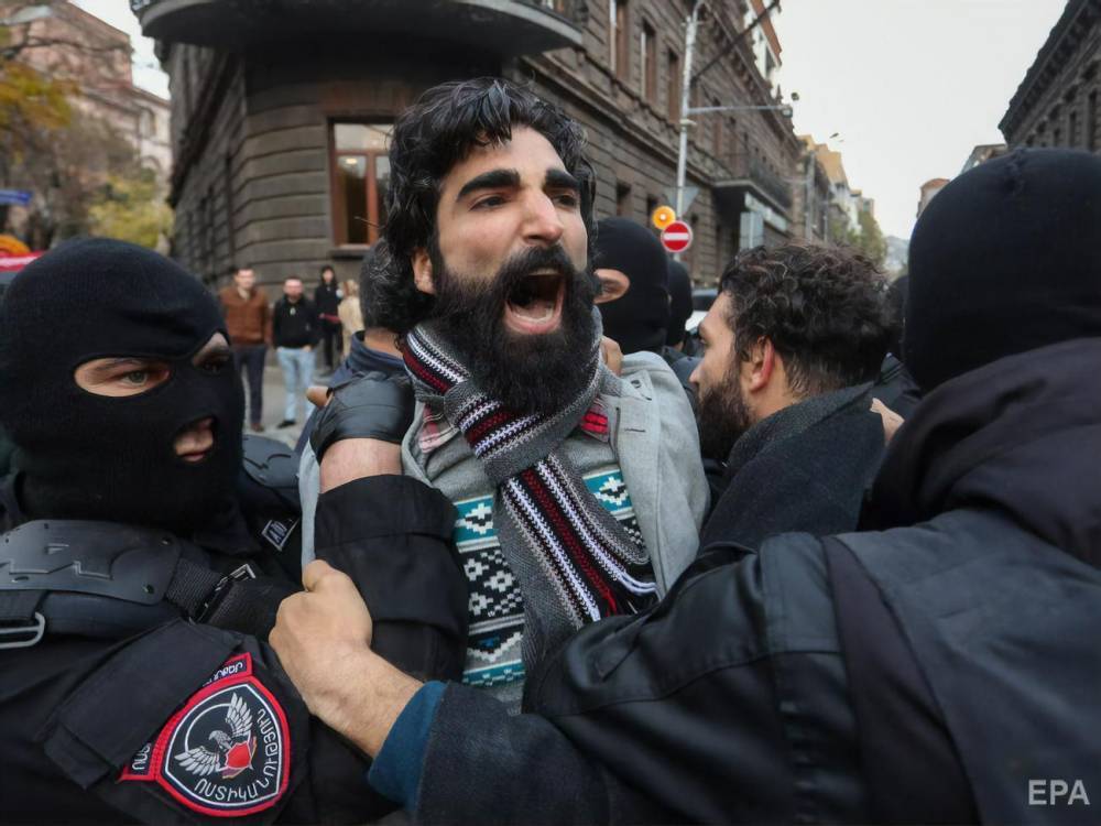 В Ереване возобновили акции протестов. Участники требуют отставки премьера