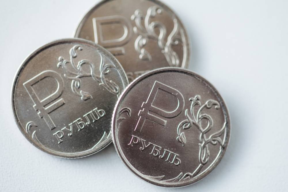 Курс рубля вырос к доллару и обновил сентябрьский максимум