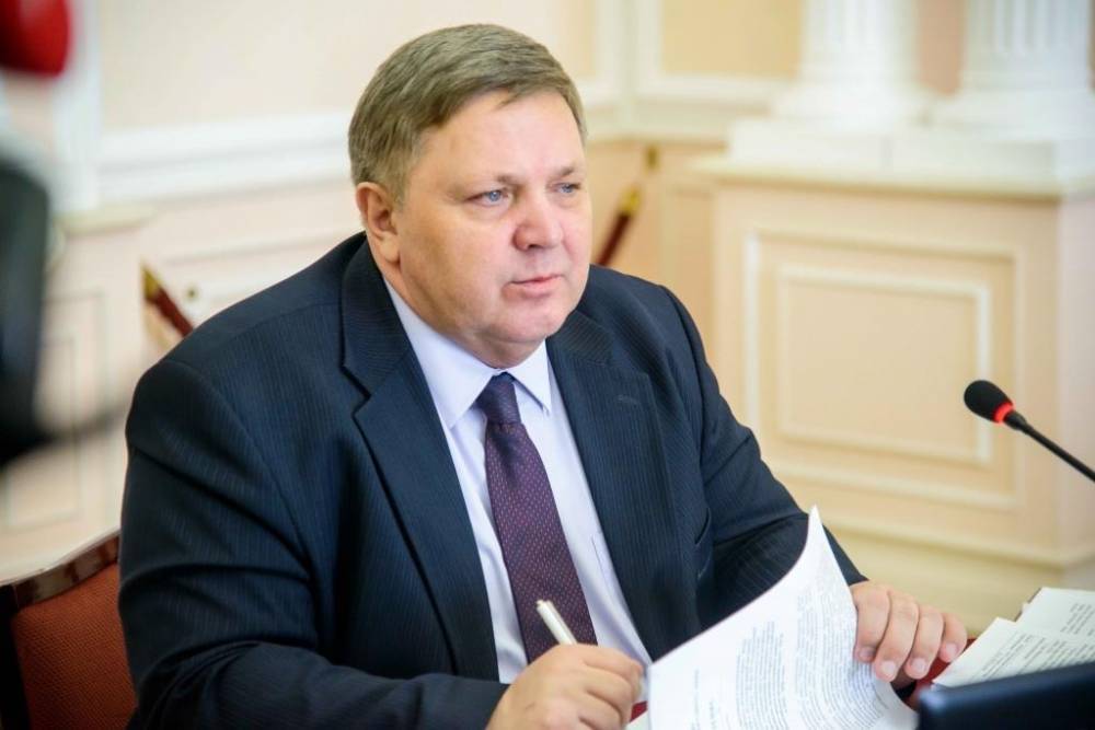 Первый вице-губернатор ХМАО госпитализирован в Москву в тяжелом состоянии с COVID-19