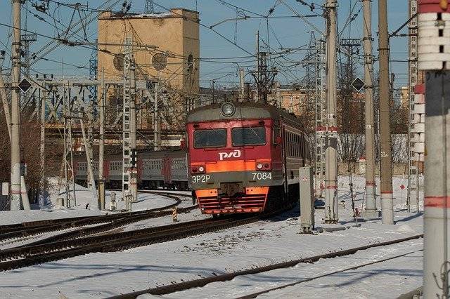 По факту возгорания трех вагонов в одном из депо Петербурга идет проверка