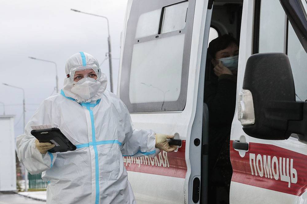 В России за сутки выявили 27 403 случая заражения коронавирусом