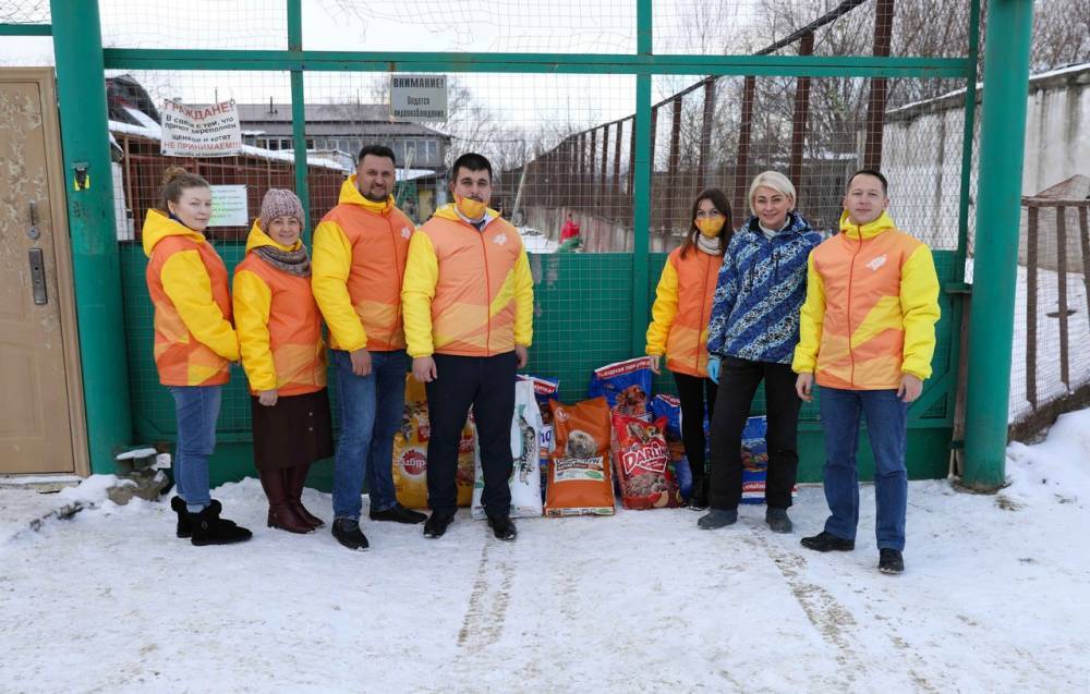 Волонтеры Южно-Сахалинска передали приюту для животных 150 килограммов кормов