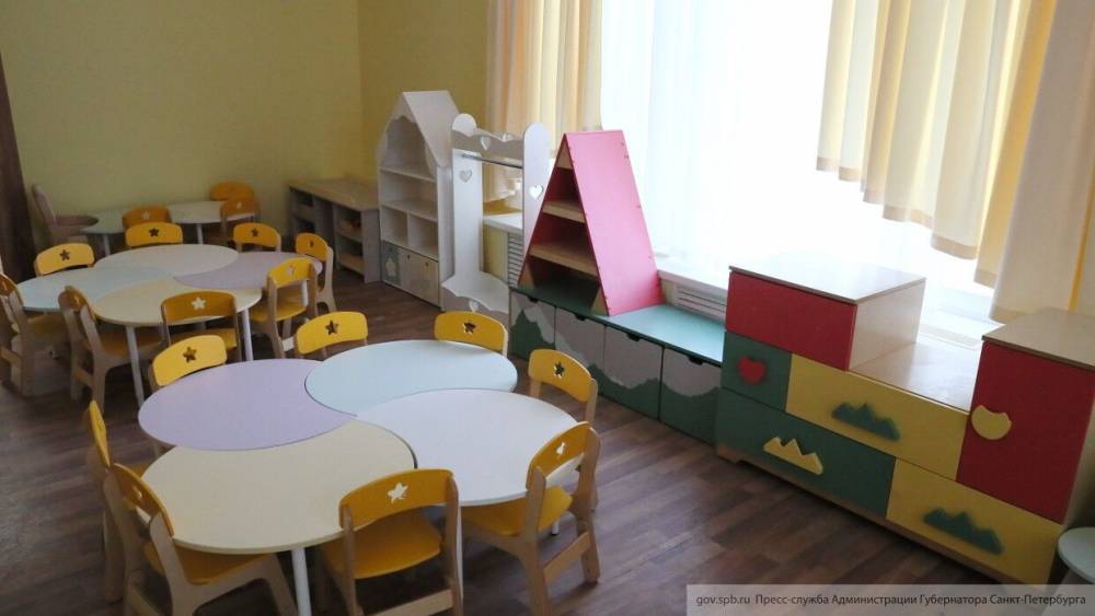 Потолок нового детского сада обрушился в Кемерове
