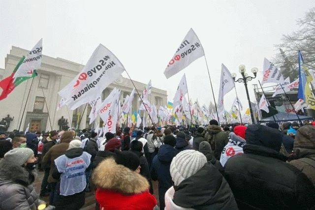 Под Верховной Радой проходит массовый митинг предпринимателей