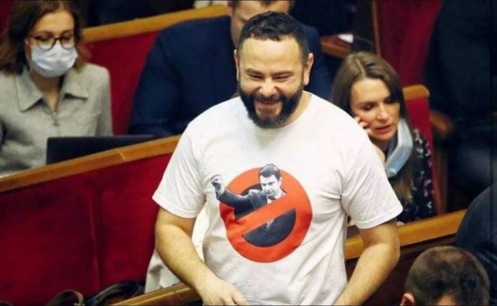 Нардеп Дубинский четвертый день ходит по Раде в футболке с фото Сытника - требует выполнить решение КС