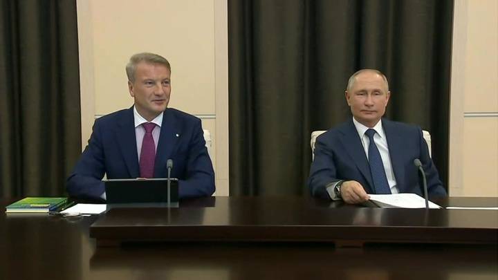 Путин попросил Грефа не забывать о требованиях ЦБ в экосистеме Сбера