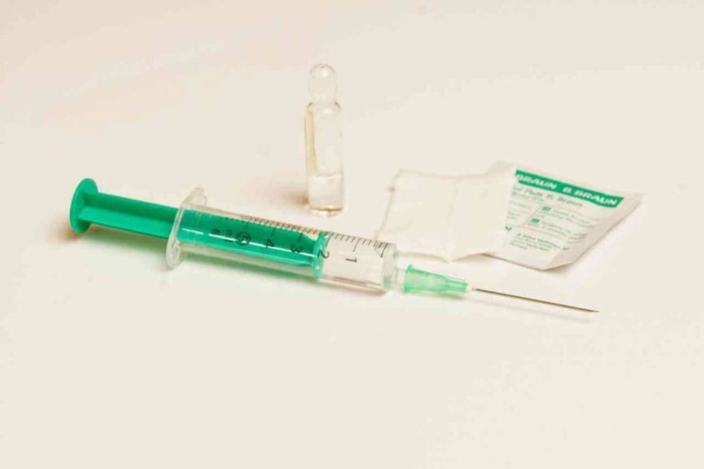 Великобритания компенсирует побочные эффекты вакцины от коронавируса
