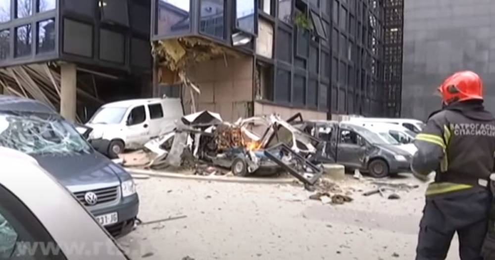 У сербского телецентра прогремел мощный взрыв: здание значительно повреждено