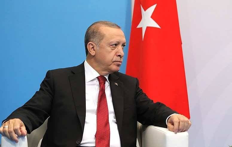 Эрдоган пожелал Франции поскорее избавиться от бремени Макрона