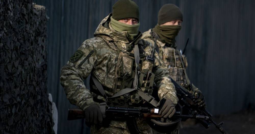 На Донбассе вражеский снайпер ранил воина ВСУ - ООС
