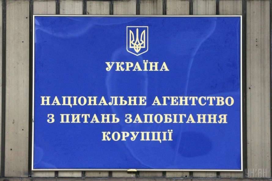 НАПК просит Зеленского отклонить закон об ответственности за ложь в декларациях