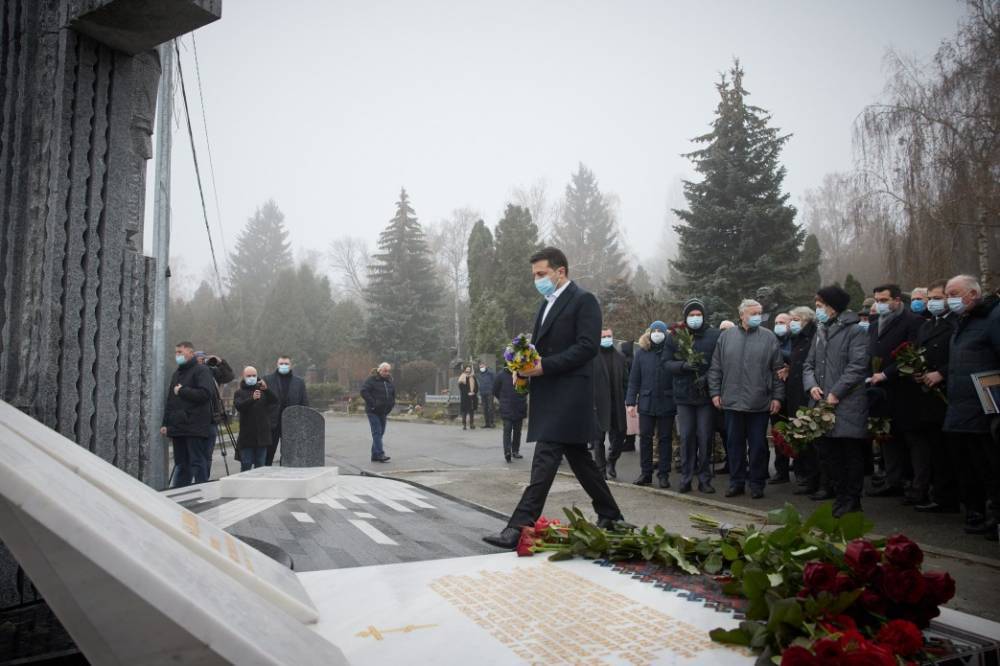 Зеленский посетил открытие памятника украинскому космонавту: Фото