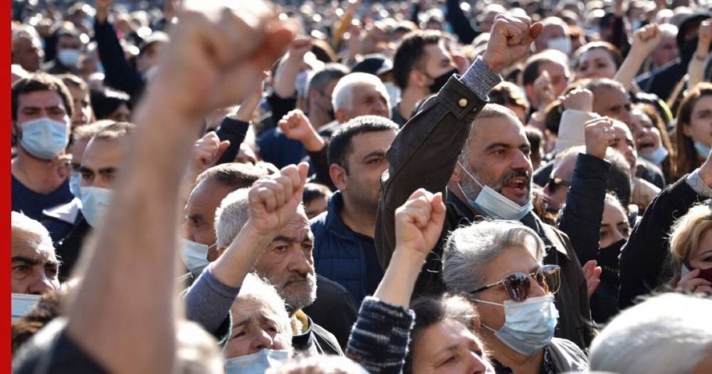 В центре Еревана проходит митинг с требованиями отставки Пашиняна