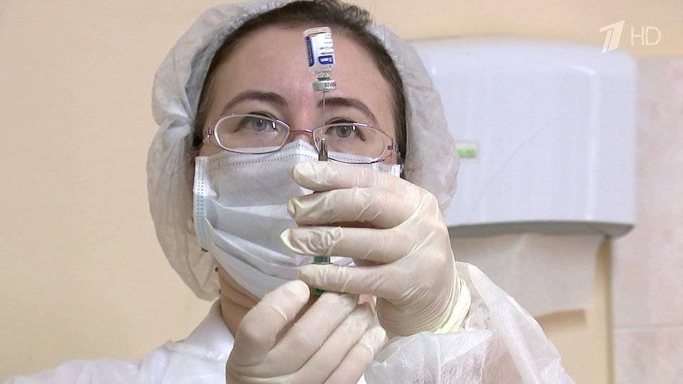 В России началась вакцинация от коронавируса