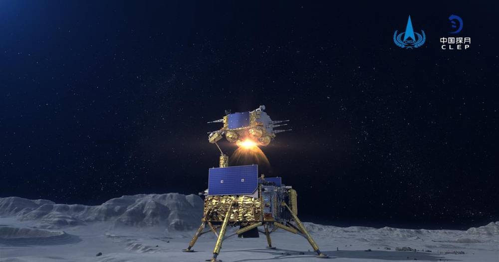 Китайский зонд "Чанъэ-5" перегрузил образцы грунта с поверхности Луны