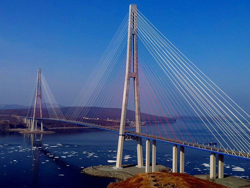 Возобновлено движение по мосту на остров Русский