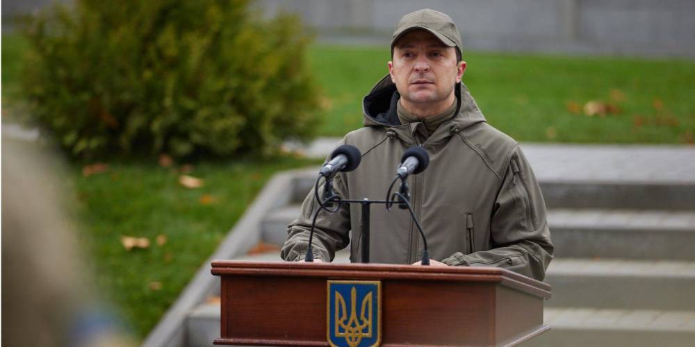 «Вы первыми будете на пути врага». Зеленский поздравляет украинских военных в день ВСУ — видео