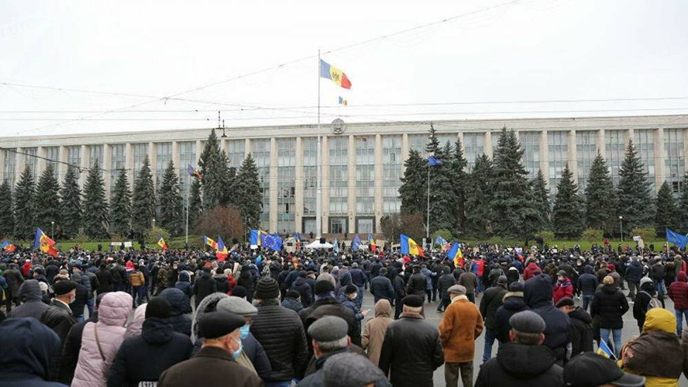 Сторонники Санду в Кишиневе требуют досрочных выборов: видео протестов