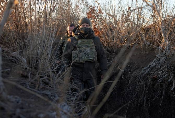 Владимир Зеленский в день ВСУ уехал на Донбасс и получил подарок из артиллерийских снарядов