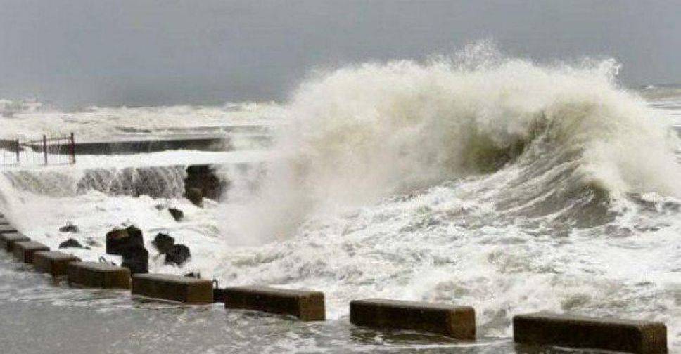 На Азовском море объявлено штормовое предупреждение: вода уже начала заливать турбазы