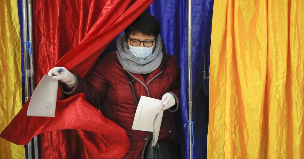 Самая низкая за 30 лет явка и неожиданные результаты: что известно о парламентских выборах в Румынии