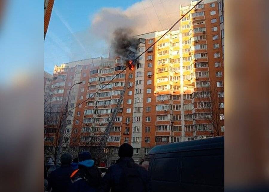 При тушении пожара на шоссе Энтузиастов спасены 13 человек