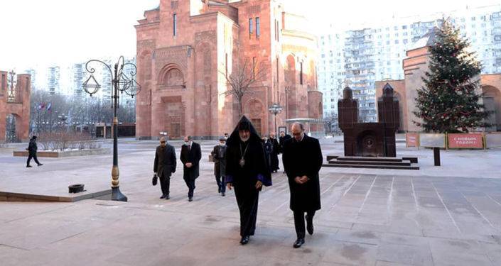 Глава МИД Армении в Москве почтил память жертв Спитакского землетрясения