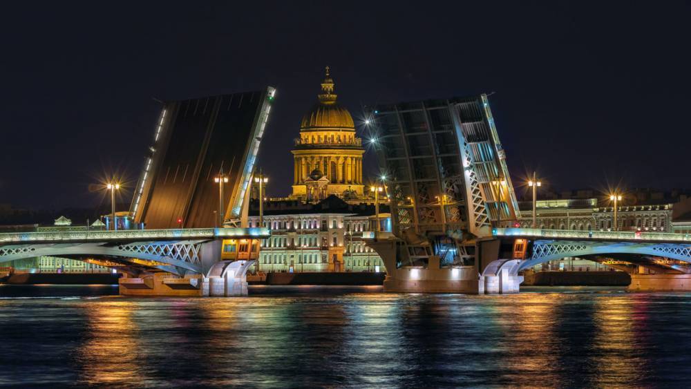 В Петербурге трижды за неделю разведут мосты